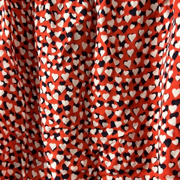 NWT Jcrew Edie textured clip ruffle top cold shoulder heart print - Picture 3 of 4